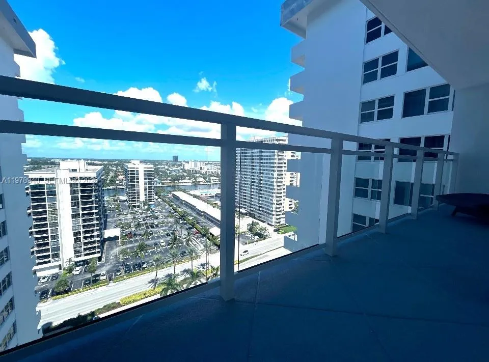 NEW MODERN FULL VIEW GLASS VIEW TERRACE