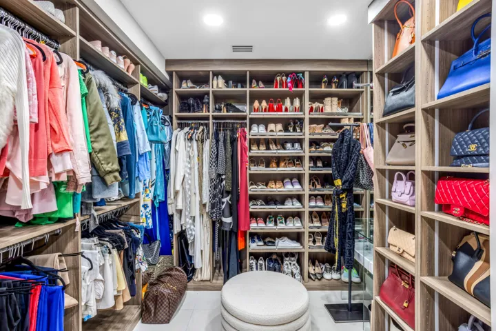 mls_WALK_IN_CLOSET_3_EB