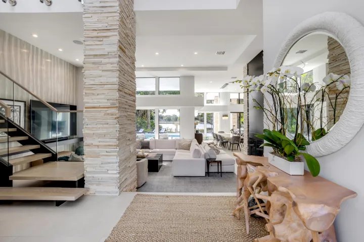 mls_FOYER_STRAIGHT_2_EB
