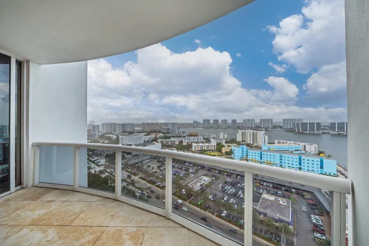 6 Balcony (3)
