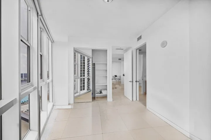 3 Guest Bedroom (4)