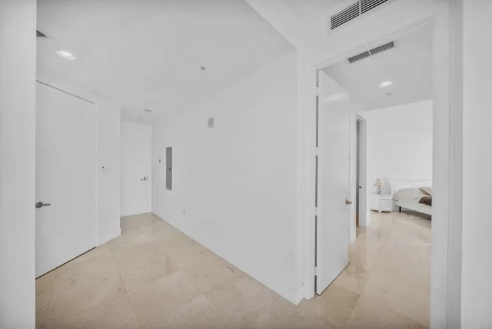7 Primary Bedroom (1)