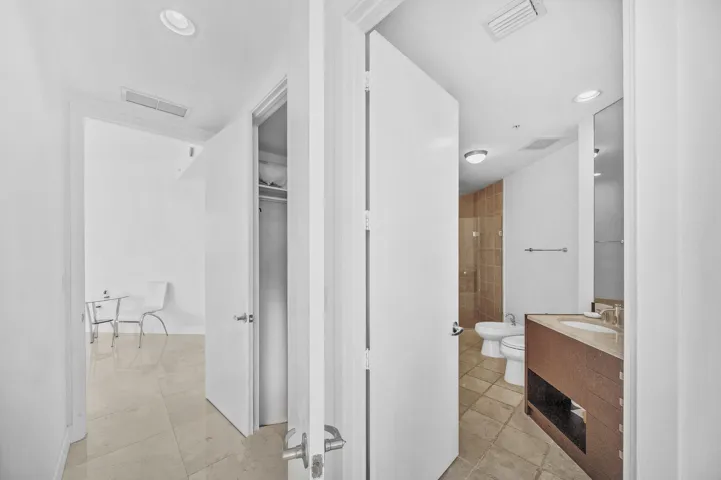 8 Primary Bathroom (1)