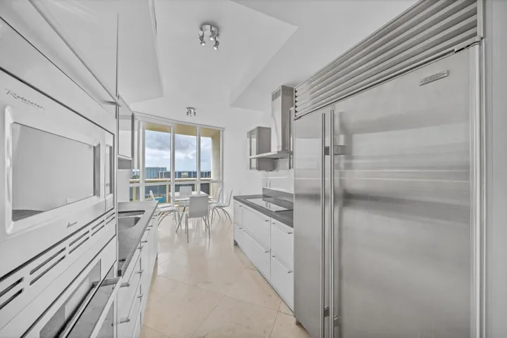 10 Kitchen (2)