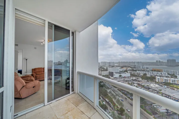 6 Balcony (4)