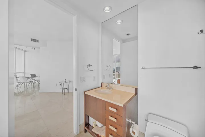 4 Guest Bathroom (1)