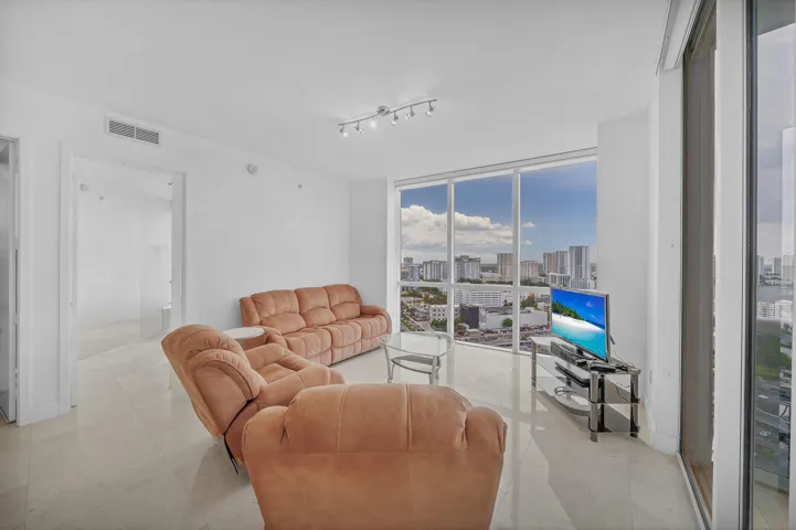 2 Living Area (4)