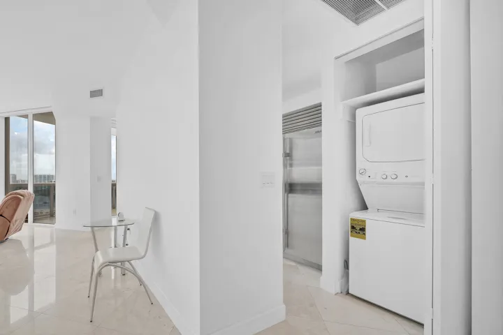 9 Laundry Closet (2)