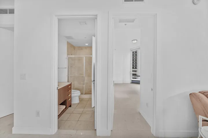3 Guest Bedroom (1)