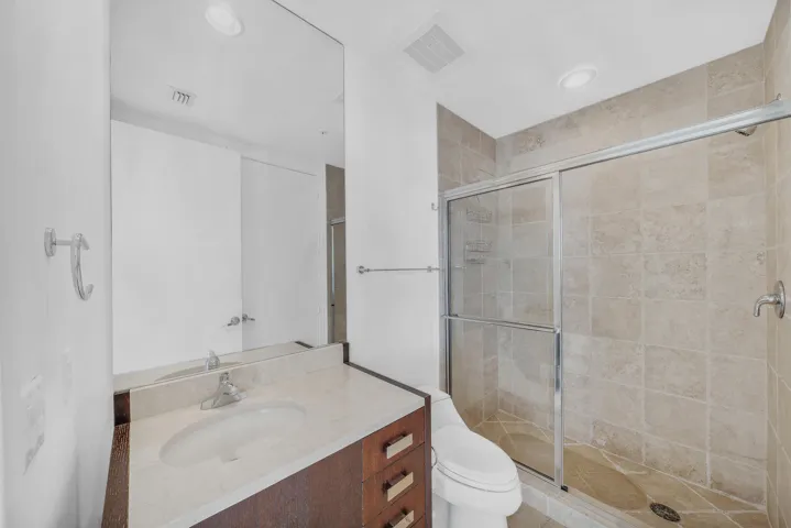 4 Guest Bathroom (2)