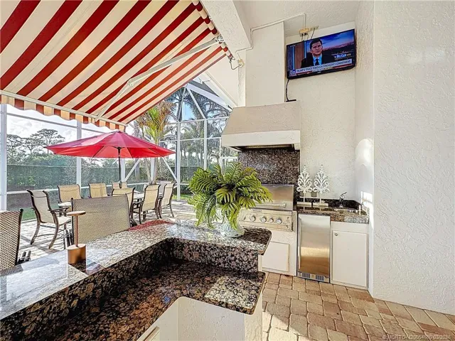 What a oversized patio and entertaining