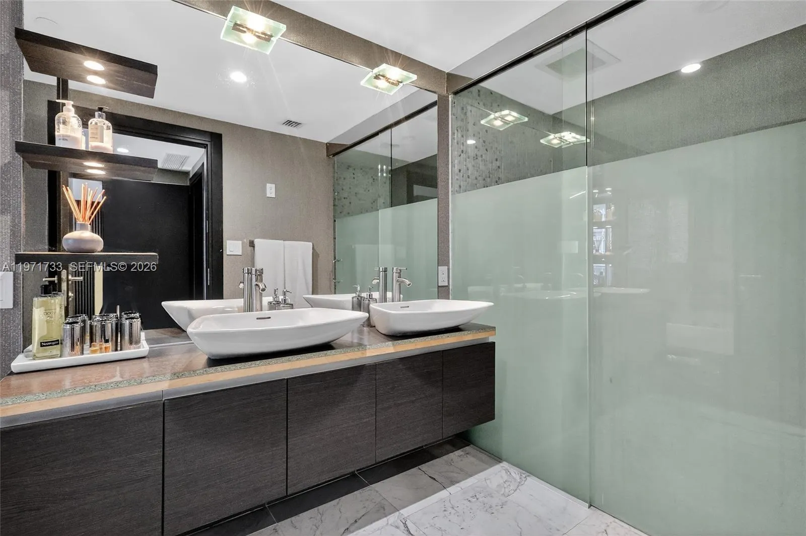 Property photo 99
