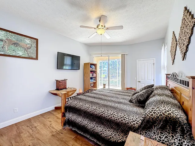 2342 SE Grand Drive-38