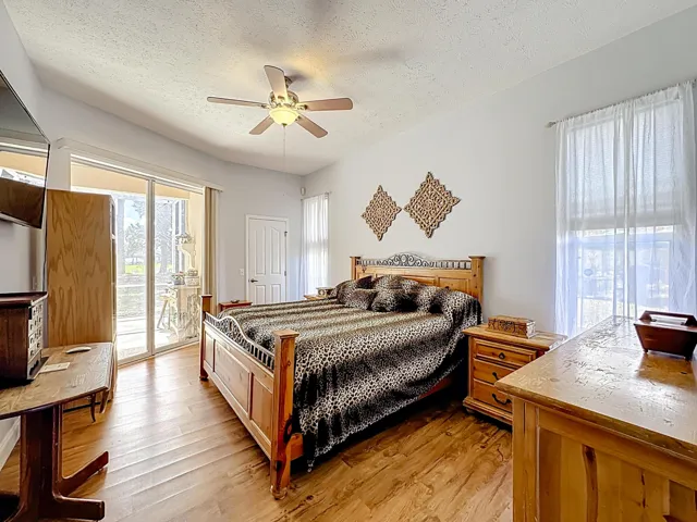 2342 SE Grand Drive-39