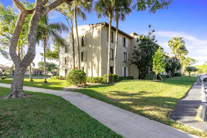 712 Sunny Pine Way E2-large-002-032-Fron