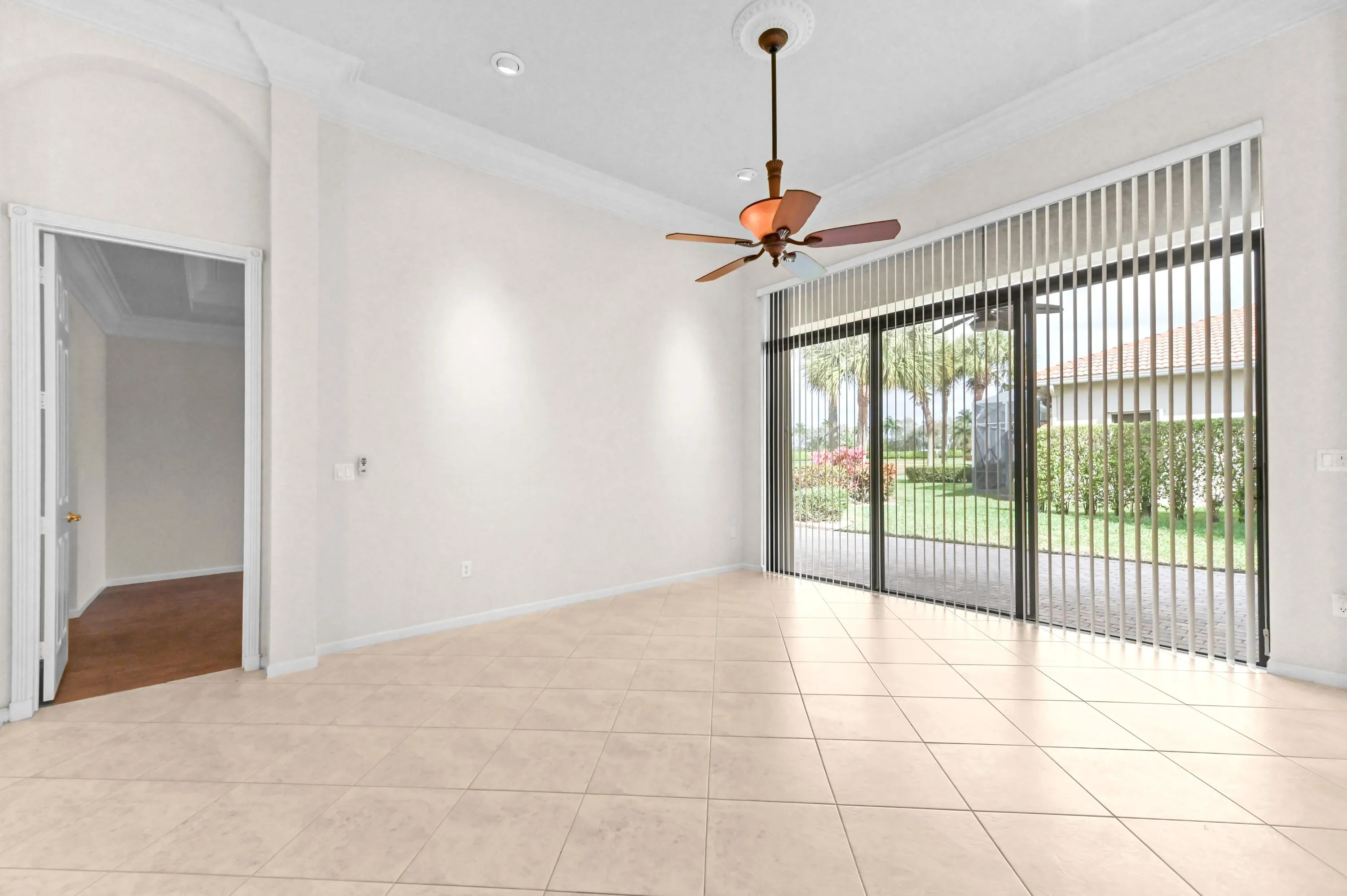 21 Living Room 04
