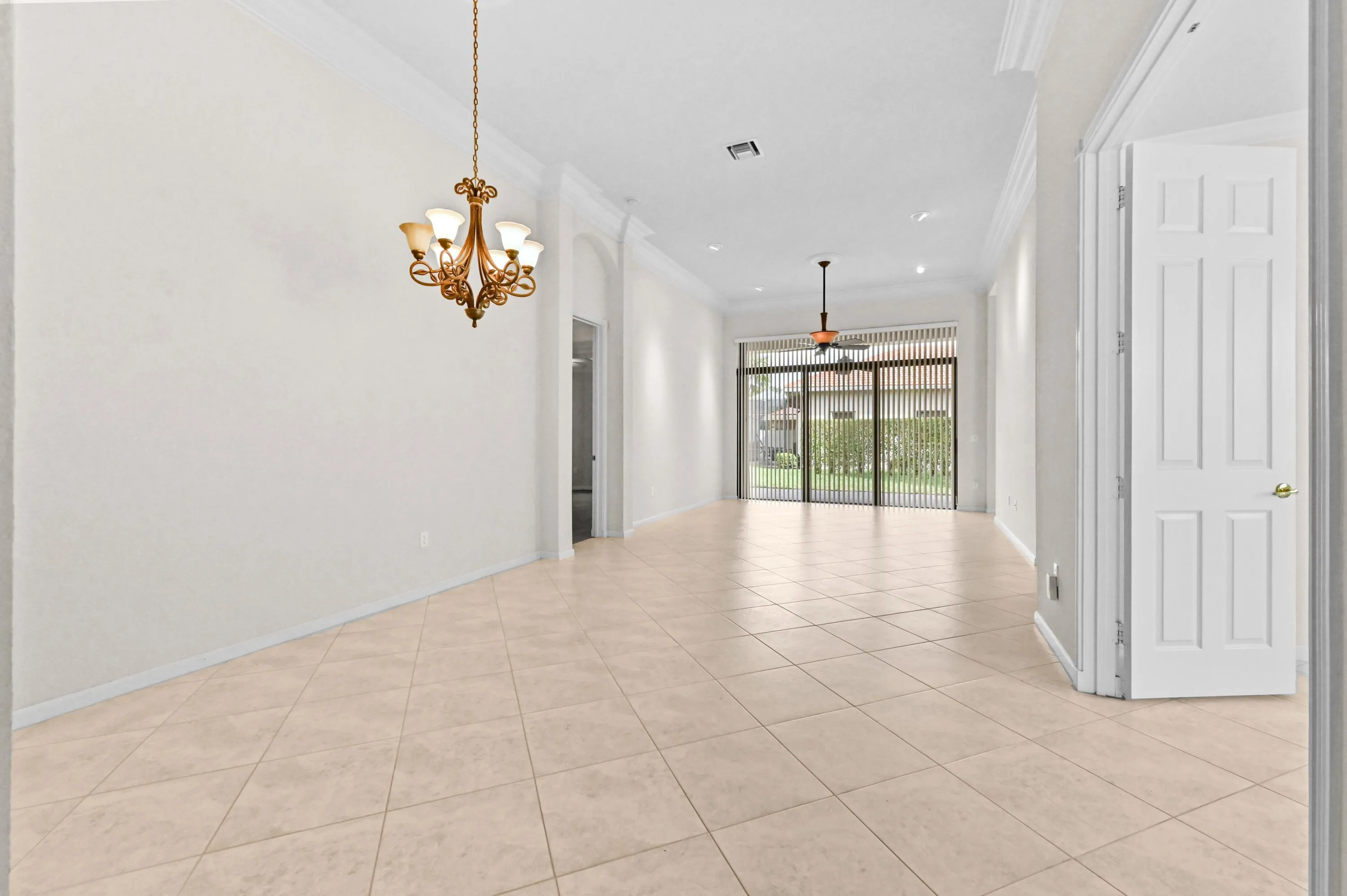 13 Living Room 01
