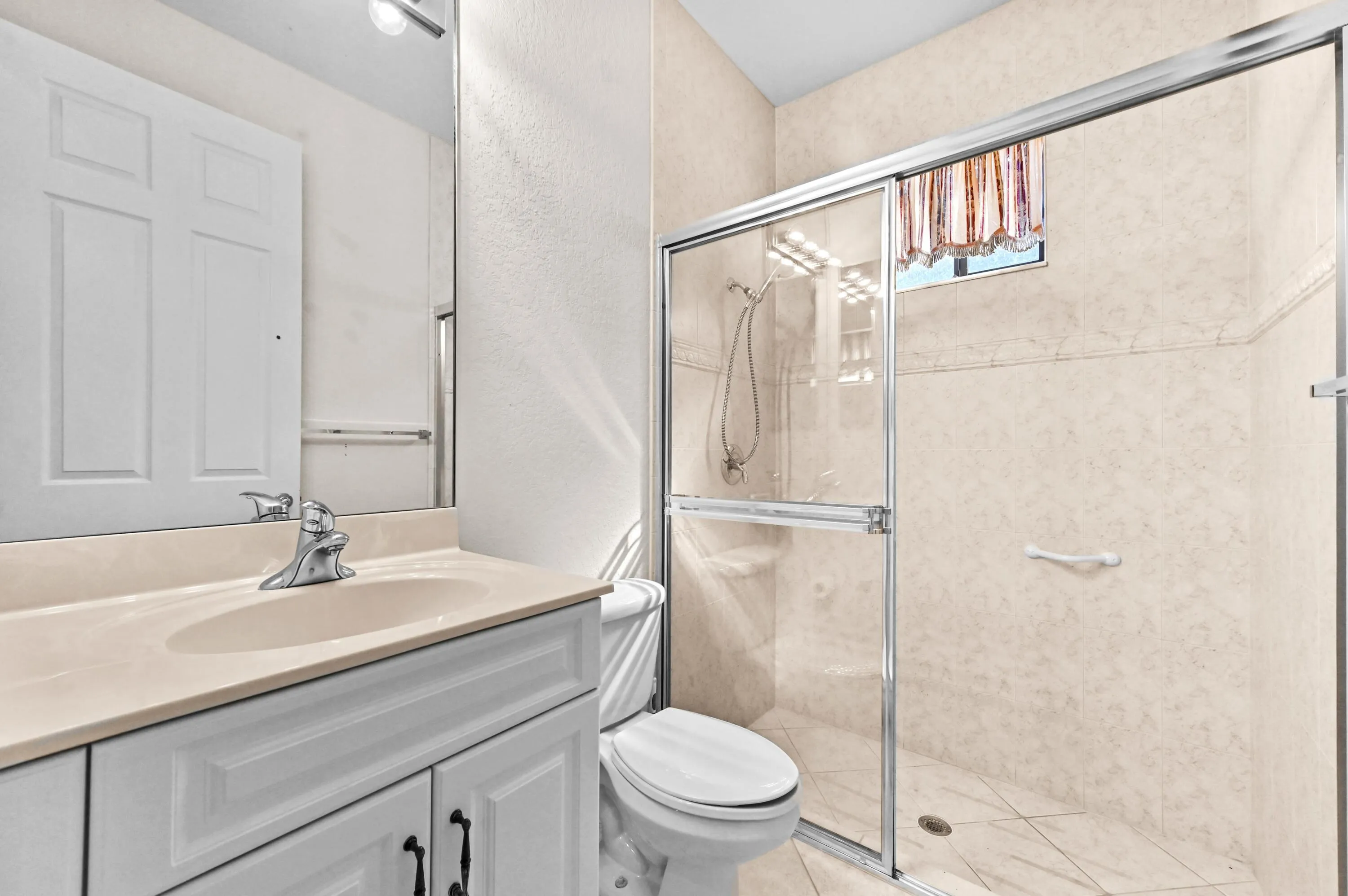 12 Bathroom 01