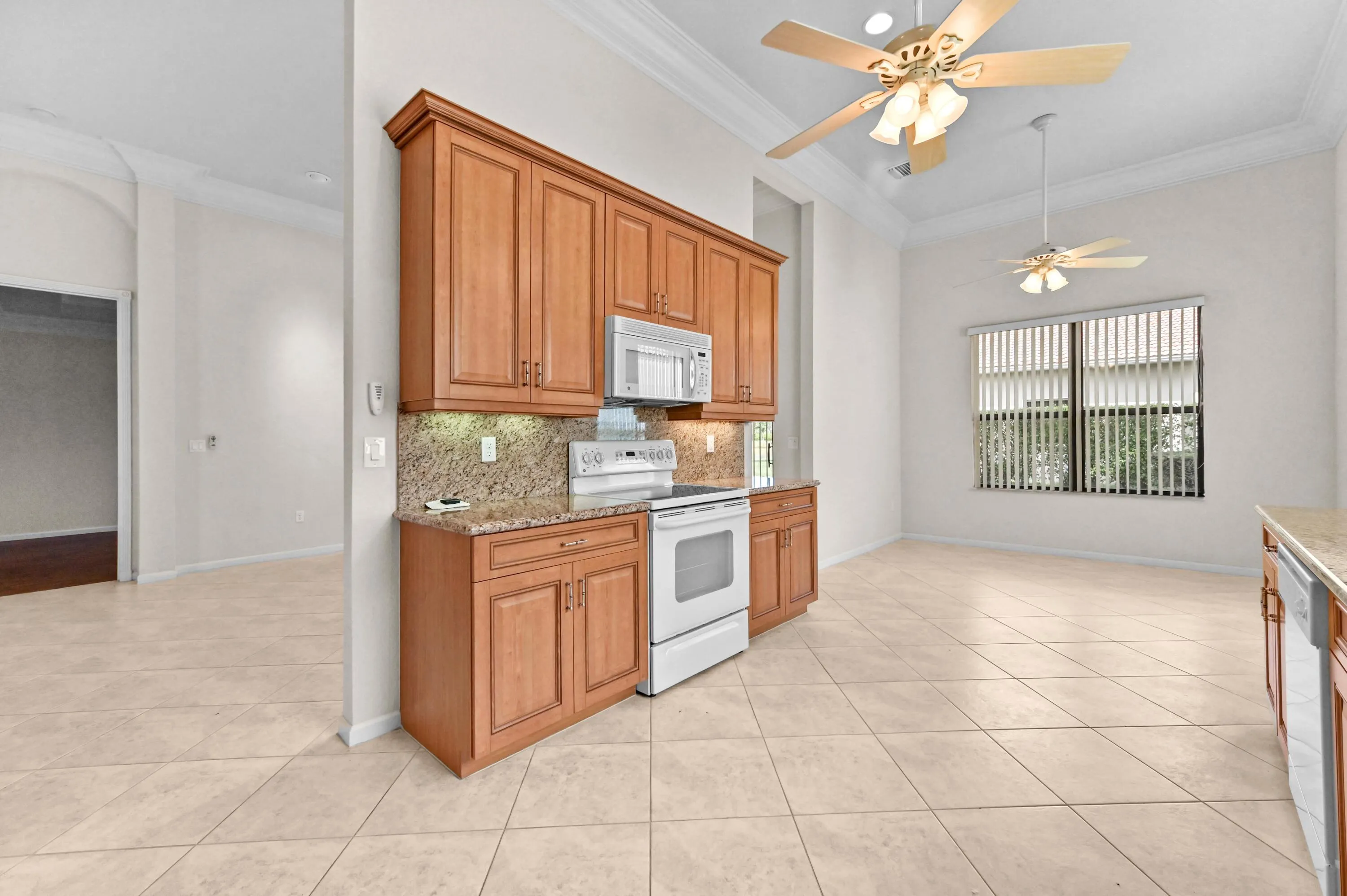 24 Kitchen 02