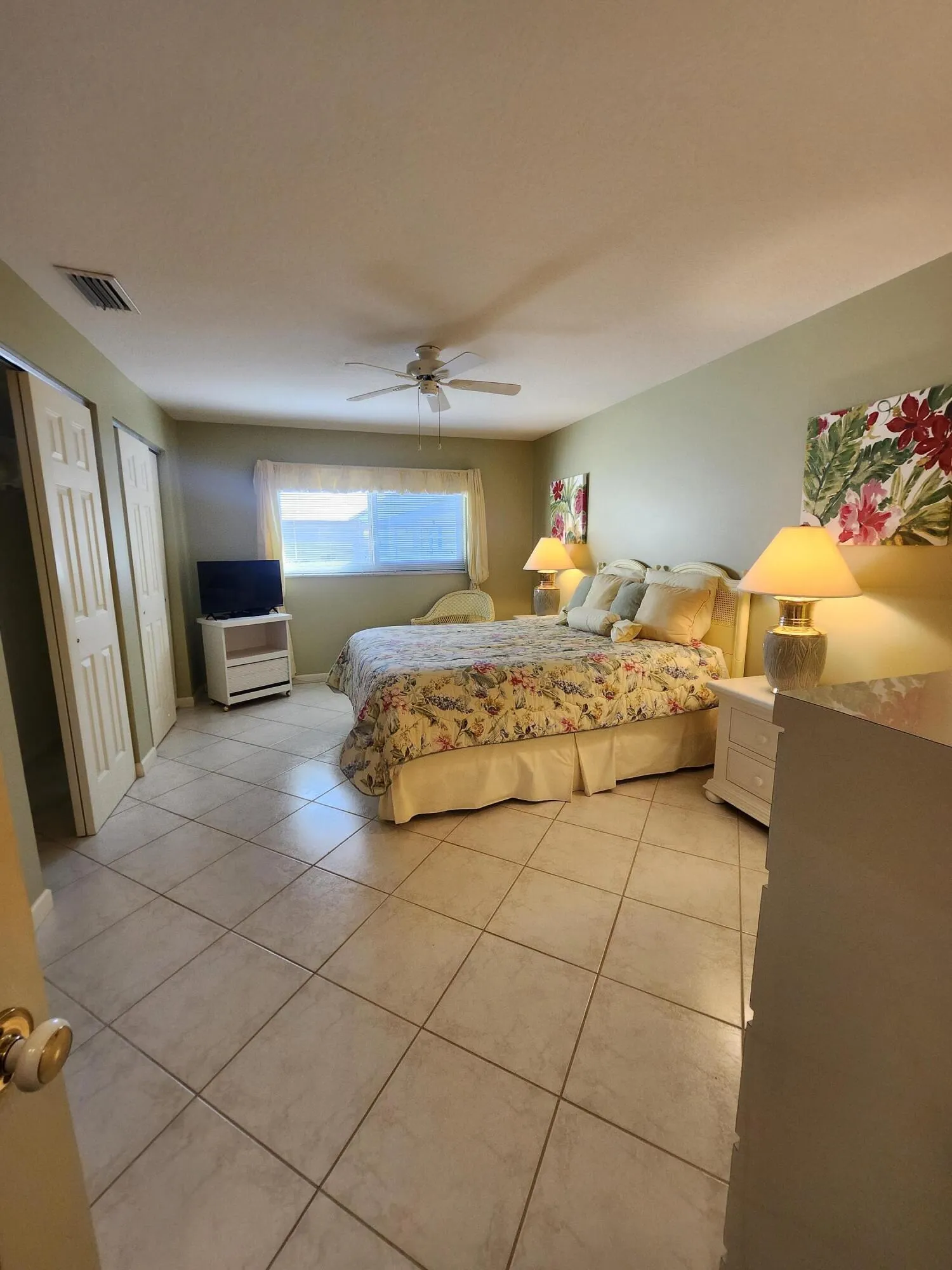 Bedroom Bath/closet entrance