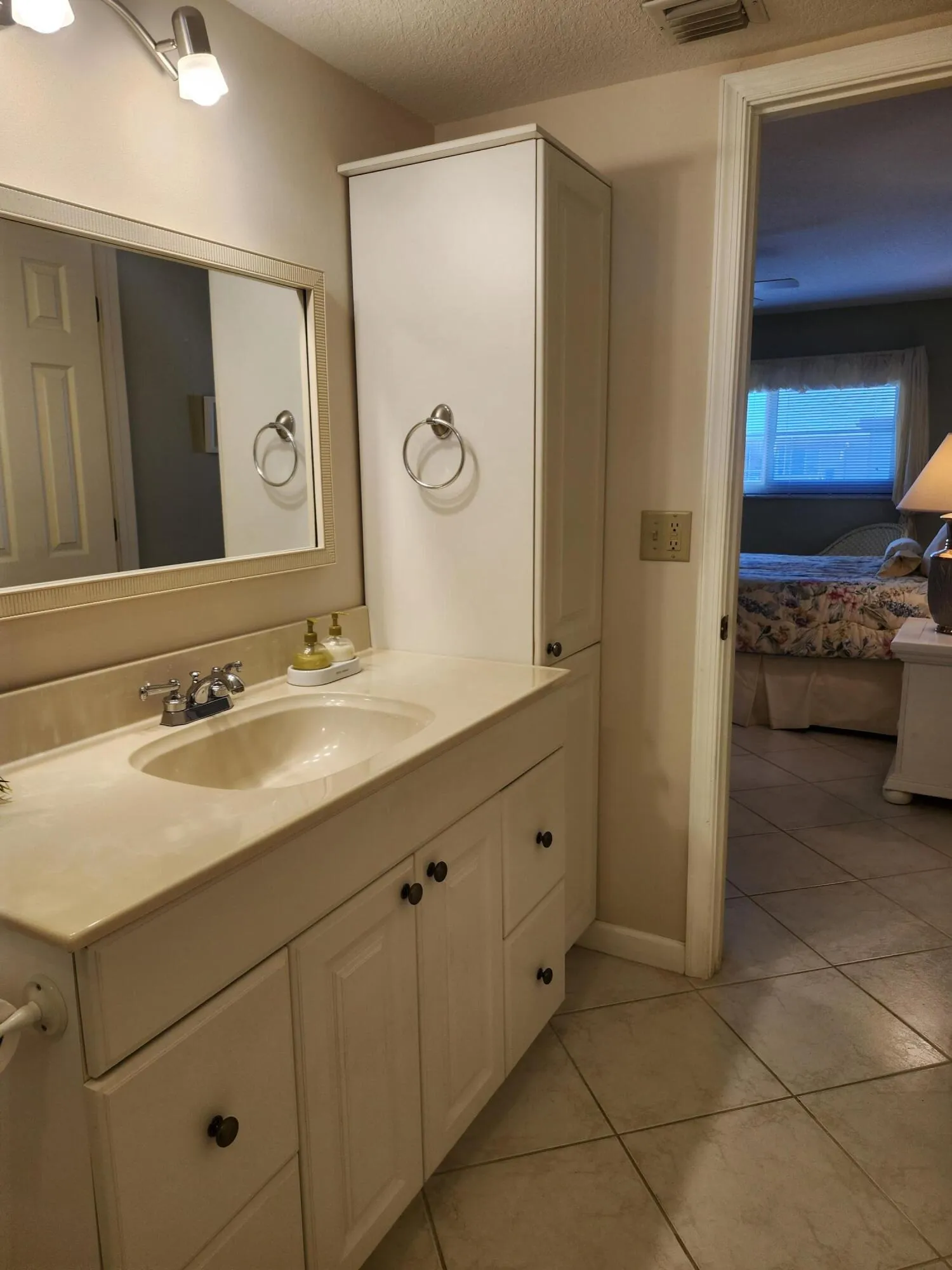 Master Vanity