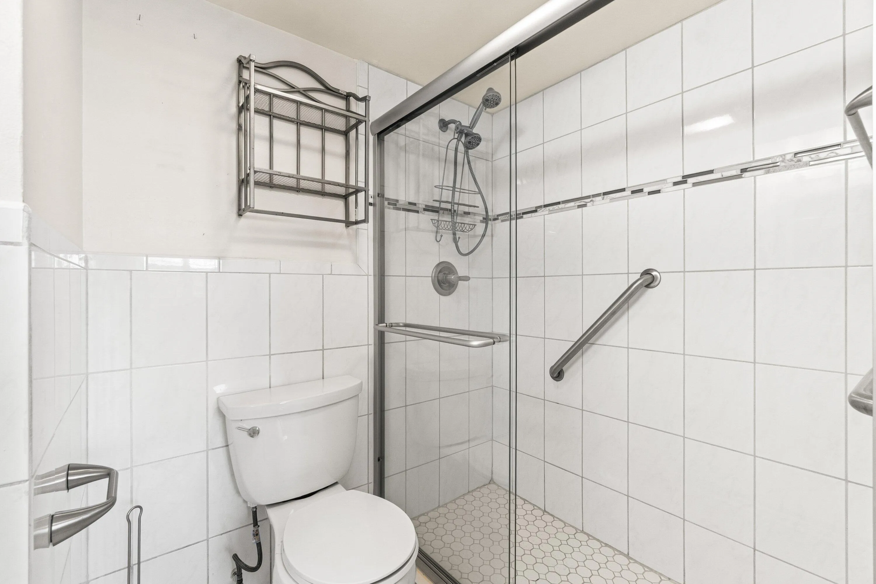 Bath.2.Shower.023-1020SilkOakTerrace-102