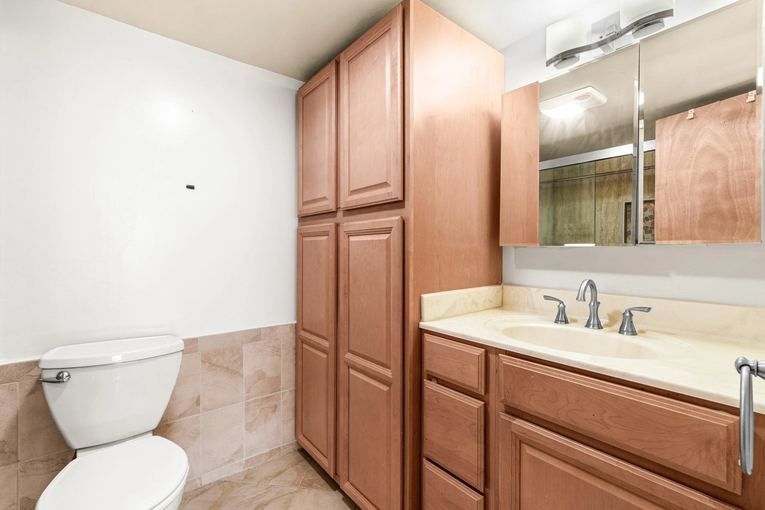 Bedroom.1.Bath.VanityAndStorage026-1020S