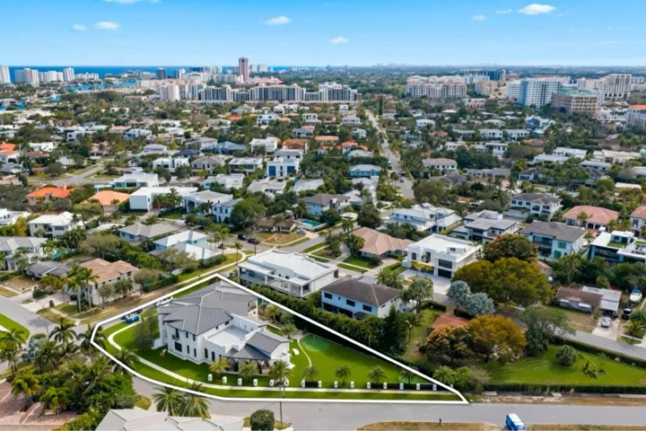 Minutes from Boca Resort, a rare brand new estate home - AI enhanced - grass