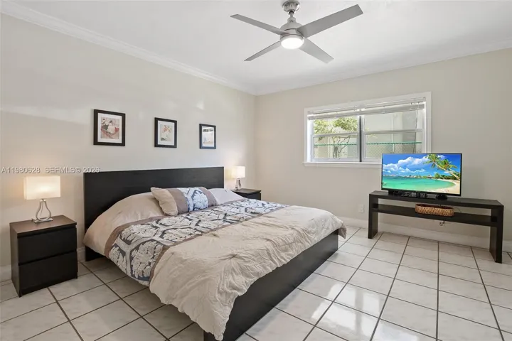 Unit is unfurnished. The furniture seen on pictures are from a previous tenant