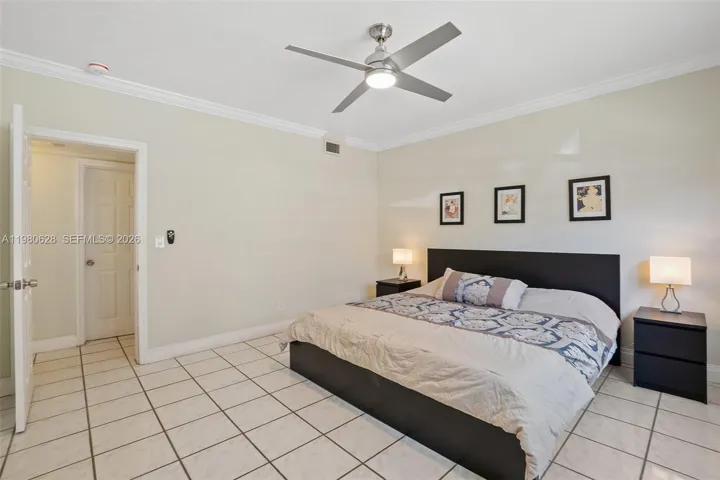 Unit is unfurnished. The furniture seen on pictures are from a previous tenant