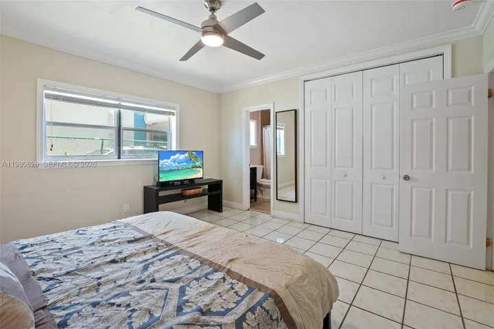 Unit is unfurnished. The furniture seen on pictures are from a previous tenant