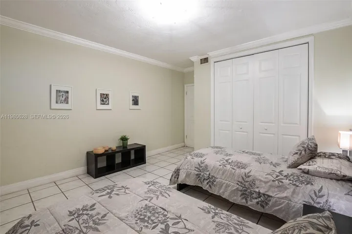 Unit is unfurnished. The furniture seen on pictures are from a previous tenant