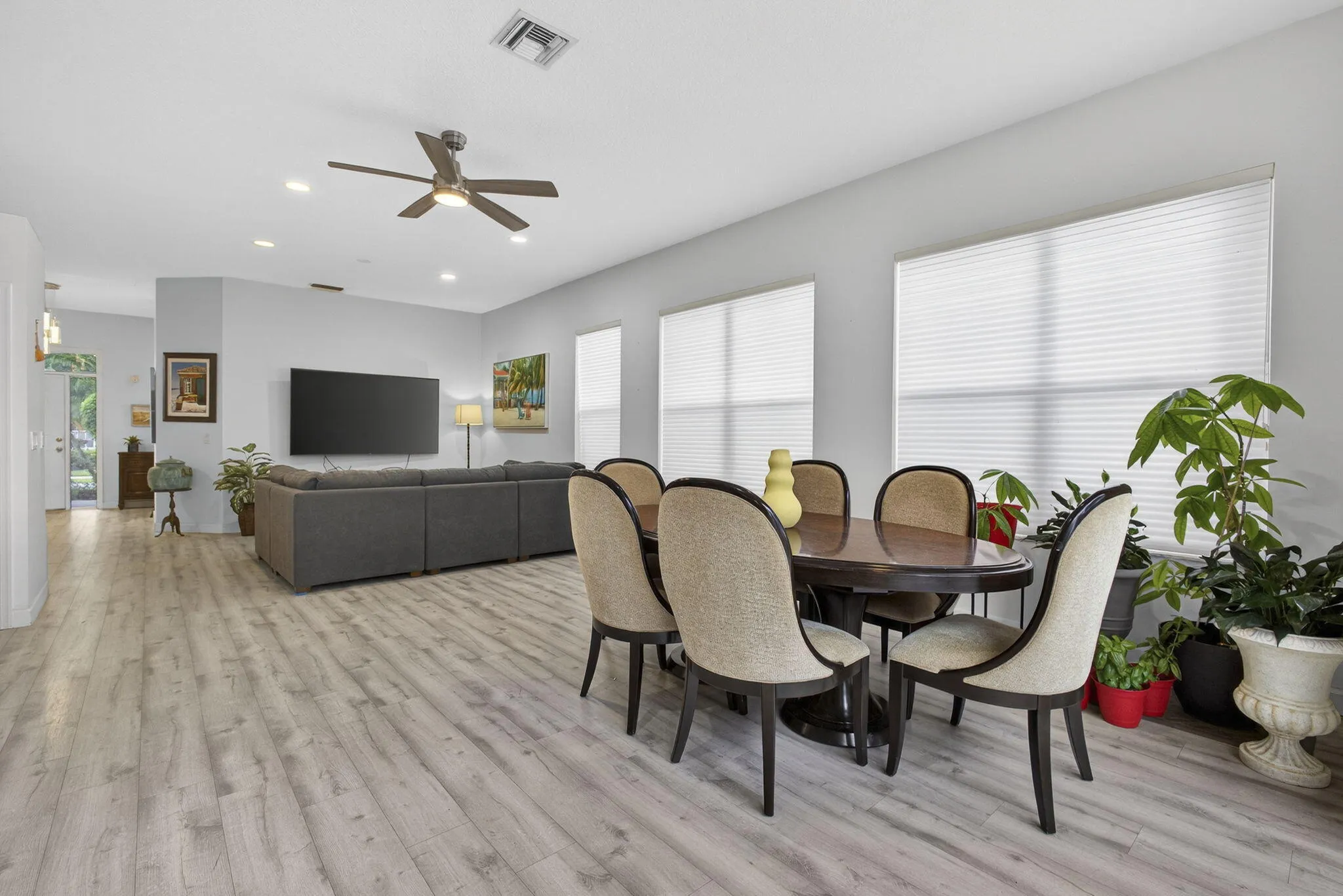 Dining/ Living Room