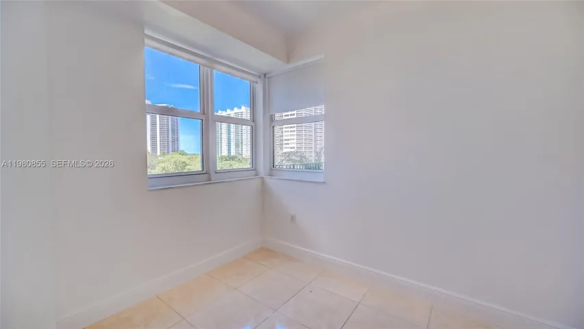 Second bedroom.