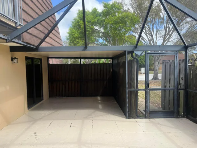 HUGE SCREENED PATIO