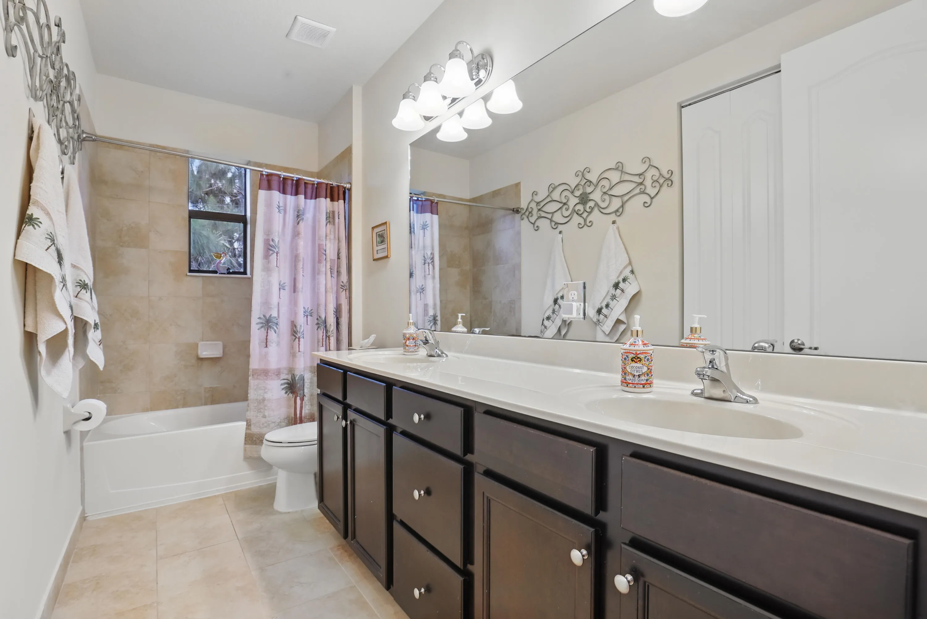 Dual sinks and combo tub/shower