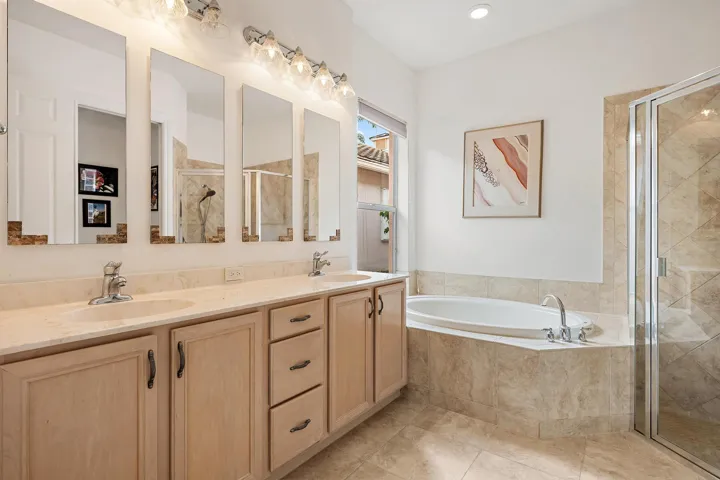 10675 La Strada