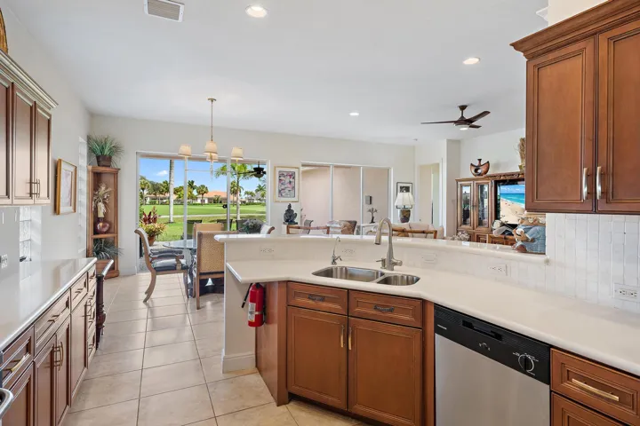 10675 La Strada