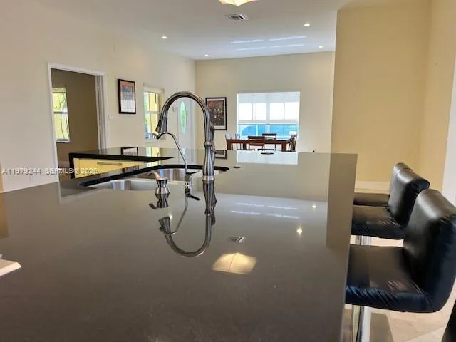 OPEN KITCHEN
