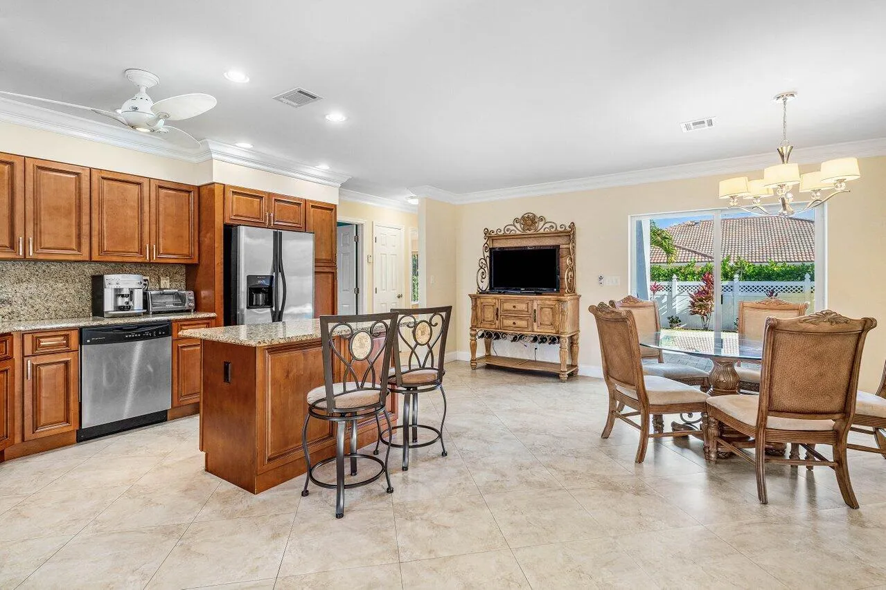 010-899GranadaDrive-BocaRaton-FL-33432-S