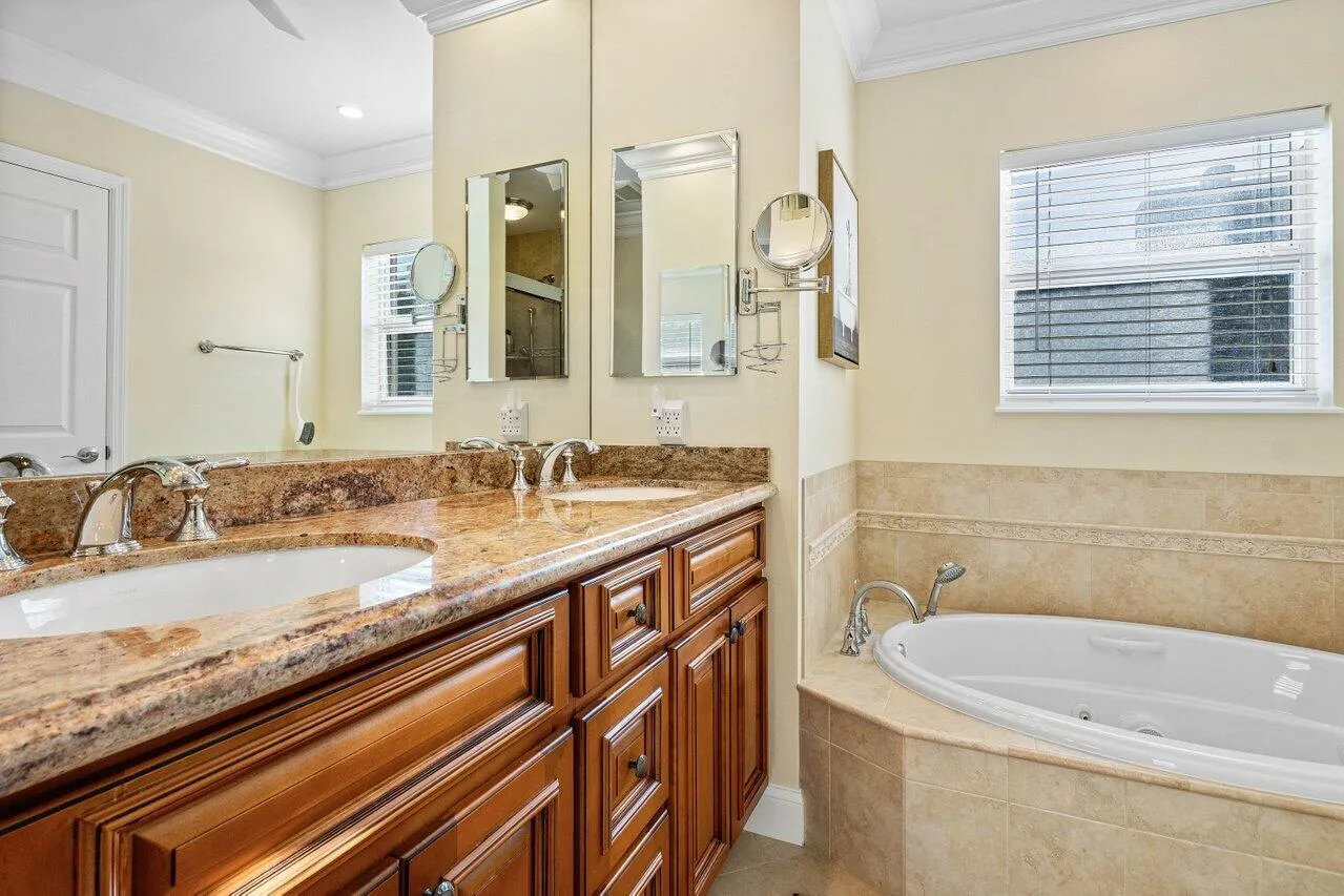 026-899GranadaDrive-BocaRaton-FL-33432-S