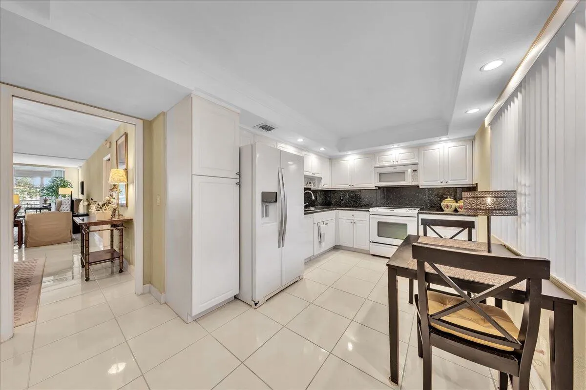 Eat in Kitchen