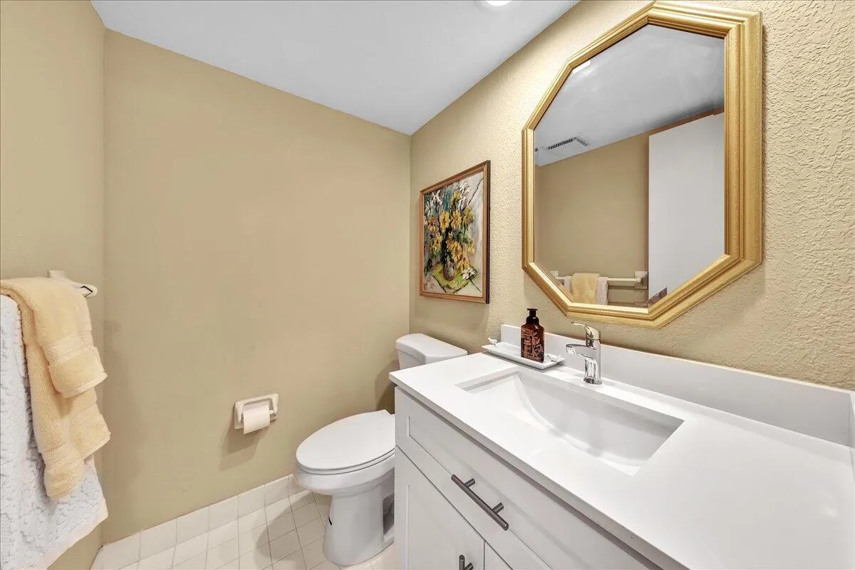 1/2 Bath