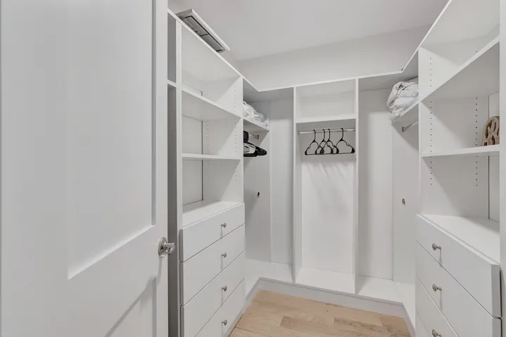 MAster Closet 1
