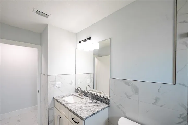 secondary bathroom