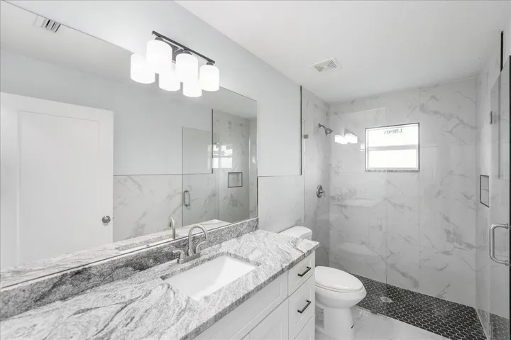 in law suite bathroom