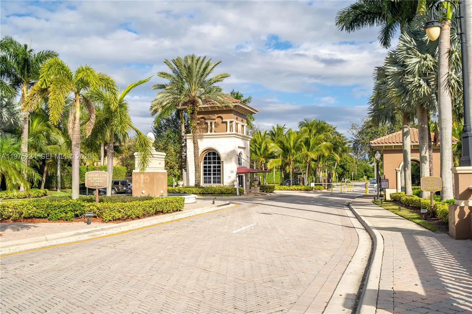 RESIDENTS/VISTORS ENTRY GATE
