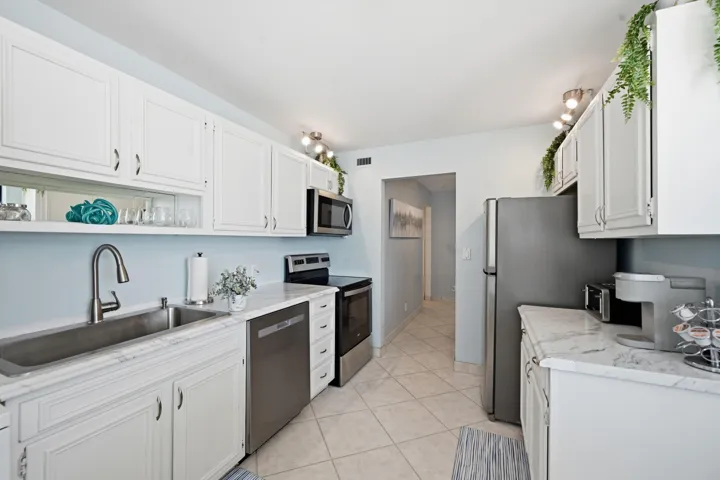 Kitchen 2 SRLN #203B