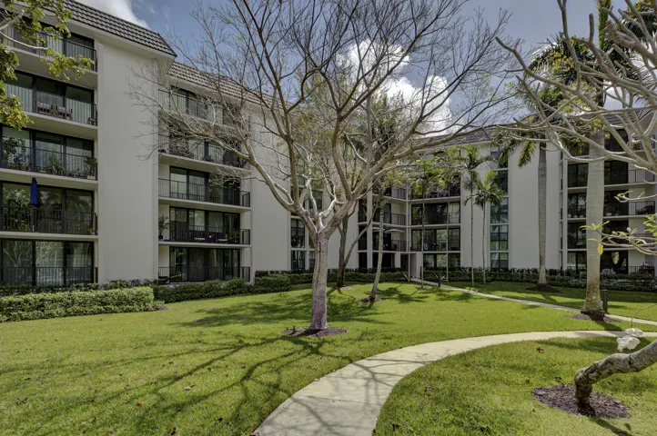 Front of 1101 River Reach
