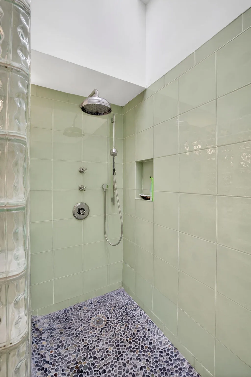 56-web-or-mls-56-web-or-mls-699A7353
